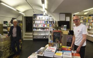 Innenaufnahme der Keltenbuchhandlung Hallein und Mitarbeiter.