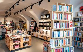 Innenaufnahme der Buchhandlung Stierle Salzburg.